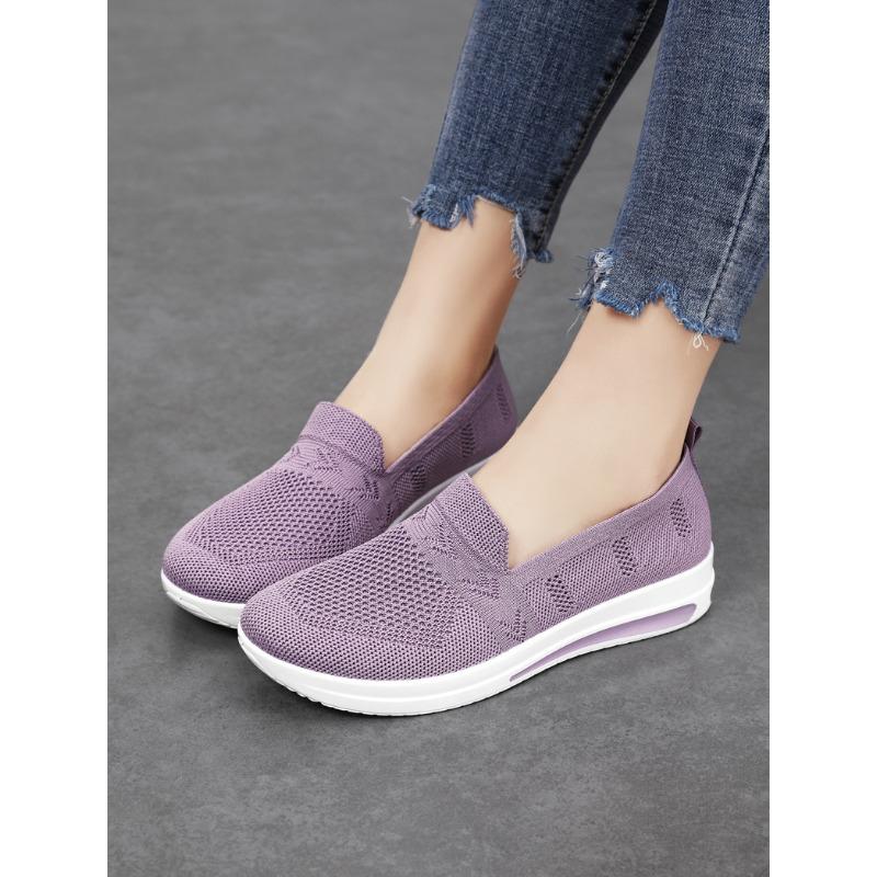 Women's Casual Shoes, Breathable Fly-knit Mesh Slip-on Shoes for Middle-aged and Elderly Mothers, Soft-sole Comfortable Slip-on Shoes.