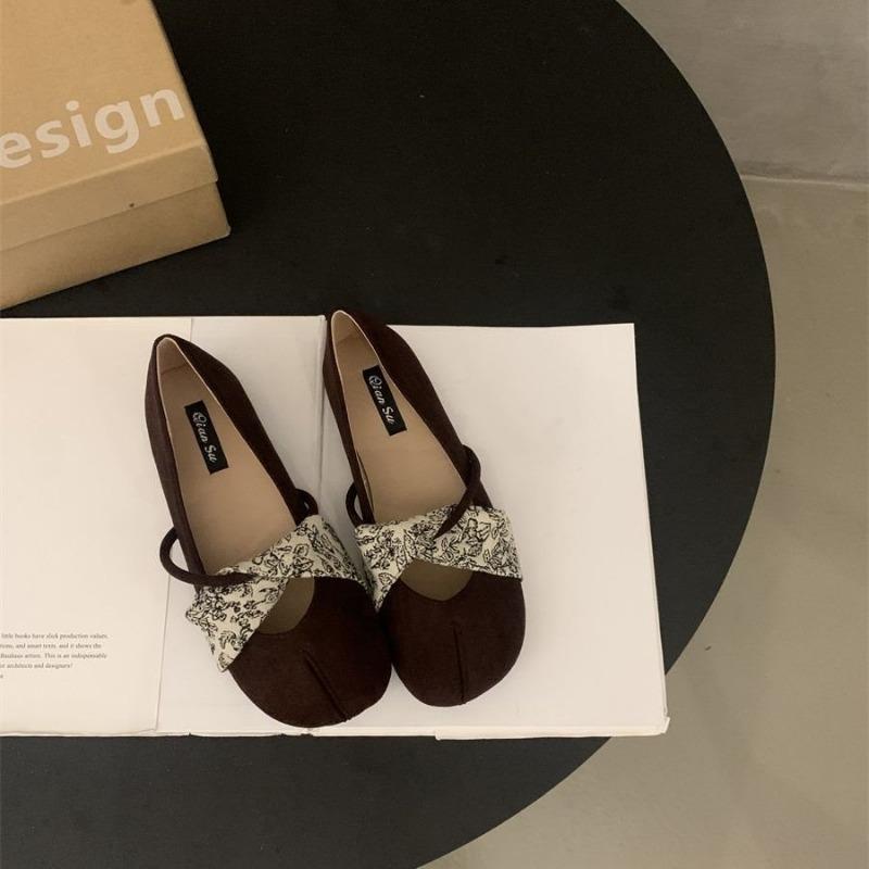 

Туфли Мэри Джейн в стиле ретро на плоской подошве, женская обувь, весна и осень, новая замшевая обувь с открытым подъемом, ремешком и юбкой, одинарные туфли 35 коричневый