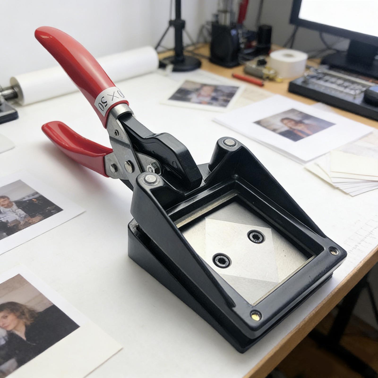 

Professional 50x50mm Photo Cutting Handheld Metal Tool For Accurate Squares On Pictures And identifiers 1