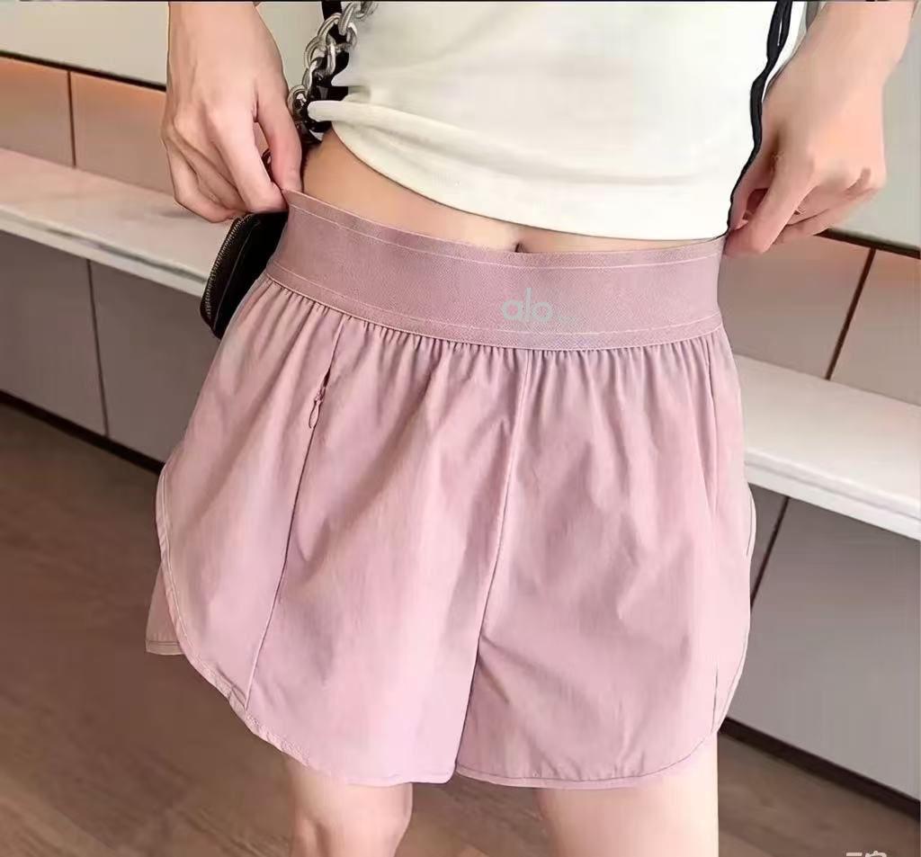 Alo Sco Women's Hip-Lifting Yoga Shorts: Quick-Dry Three-Quarter Length for Exercise, Fitness, Running, and Marathon