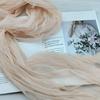 Zerknittertes Creme-Garn Floraler Netzstoff Foto-Hintergrund