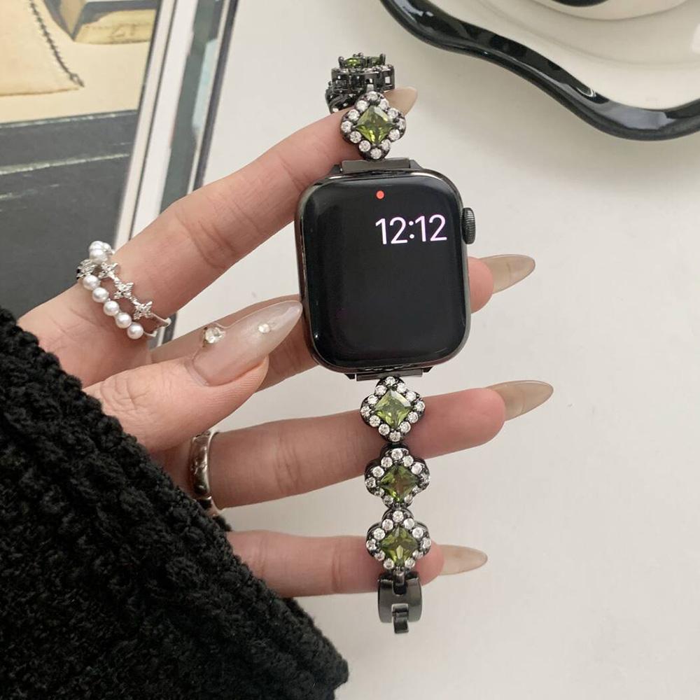 Four Leaf Clover Strap for Apple Watch Series 10 42mm/9 8 7 41mm/SE (2023) SE (2022) SE 6 5 4 40mm/3 2 1 38mm Zinc Alloy Band