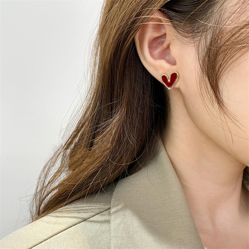 Simple Wine Red Love Stud Earrings for Women Sweet Irregular Heart Enamel Geometry Earrings Girl Aesthetics Jewelry