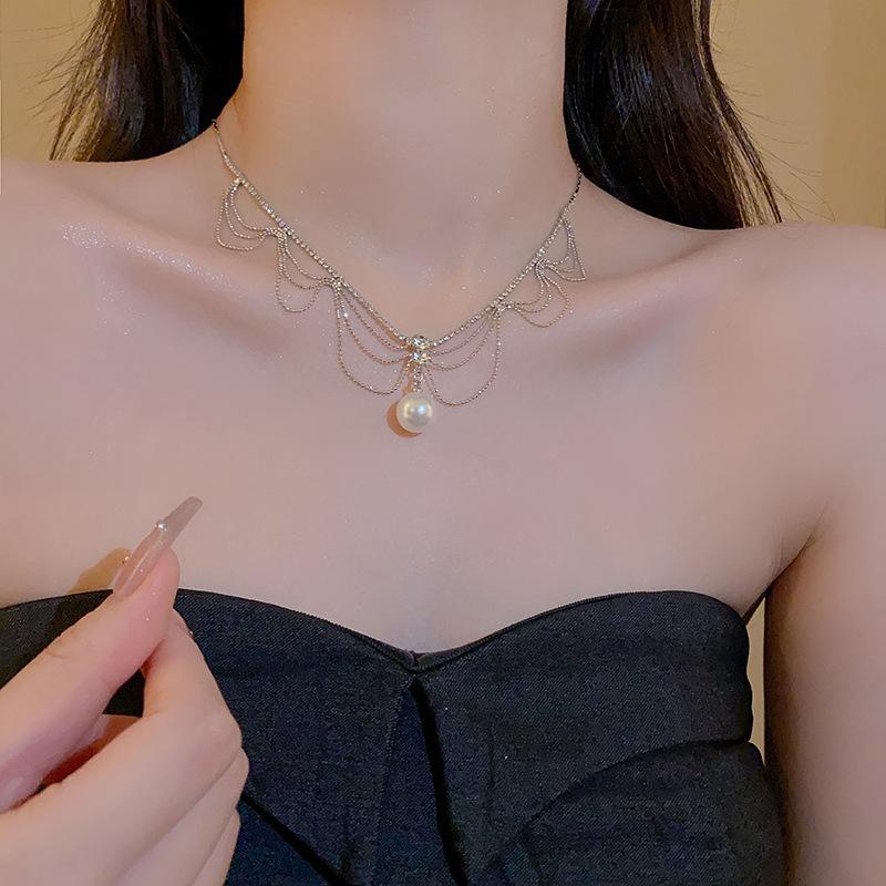 Explosive multi-layer oval zircon pearl necklace, simple design sense, temperament, clavicle chain, light luxury, personalized versatile item