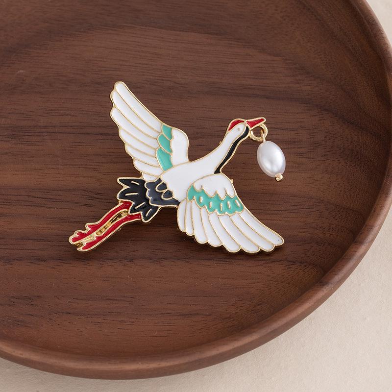 Brosche Kran & Hirsch im chinesischen Stil mit Lotus und Koi - Kreatives Retro-Metallpin-Accessoire