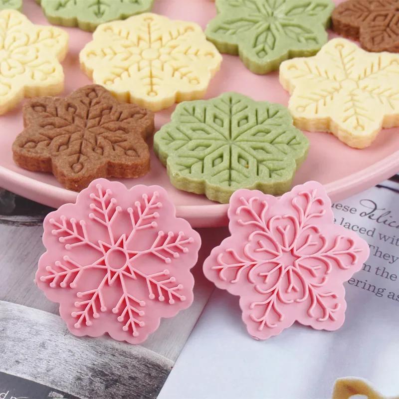 JUSTINLAU Christmas Cookie Snowflake Mold 3D Plastic Press Type Cookie Mould Baking Tools Xmas Party Home Baking Seal Stamp Mold