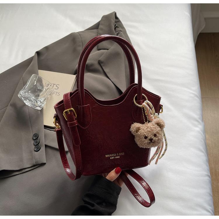 Versatile Premium 2025 Crossbody Bag Summer New Portable Bucket Bag Niche Design Retro Commuter Shoulder Bag