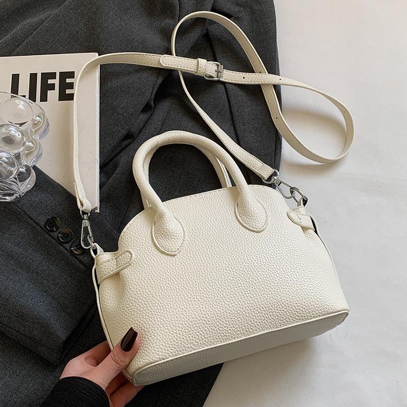 Spring and summer popular Korean version niche sweet lychee pattern portable shell bag fashionable simple style commuter versatile messenger bag