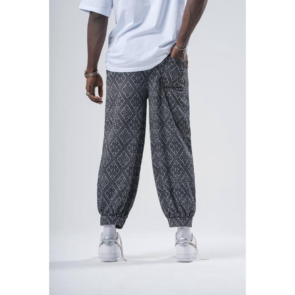 Unisex Shawar With Elastic Waist.