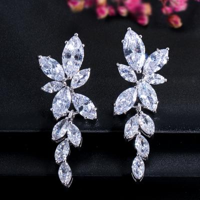 E0247 Temperament Prominente Lange Ohrringe Super Flash Blatt Zirkon Diamant Ohrringe