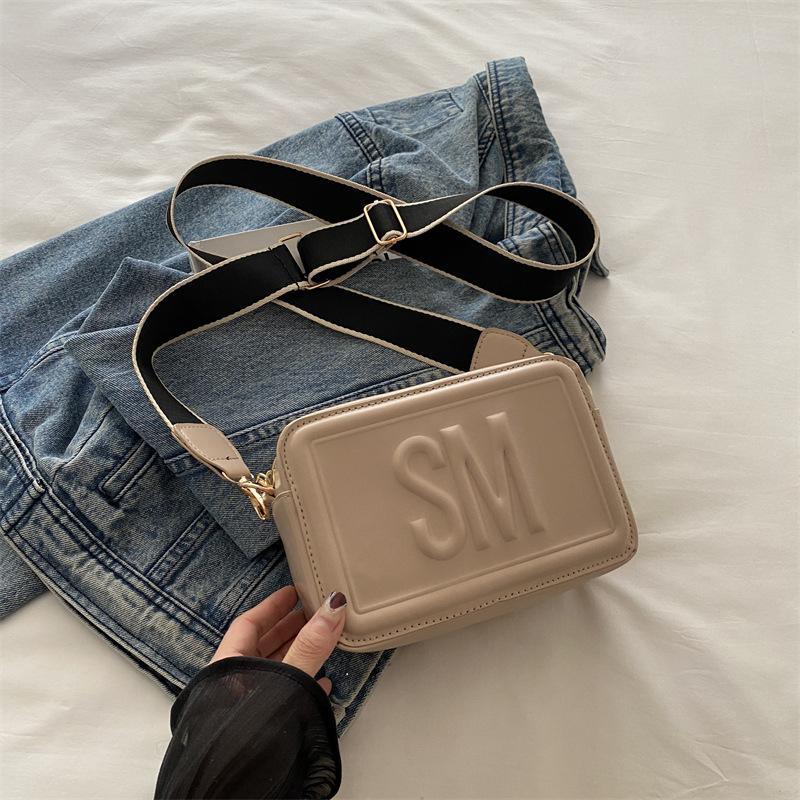 Commuter Small Square Bag 2025 Spring Personalized Fashion New Trend Messenger Shoulder Bag Casual High Value Wide Shoulder Strap
