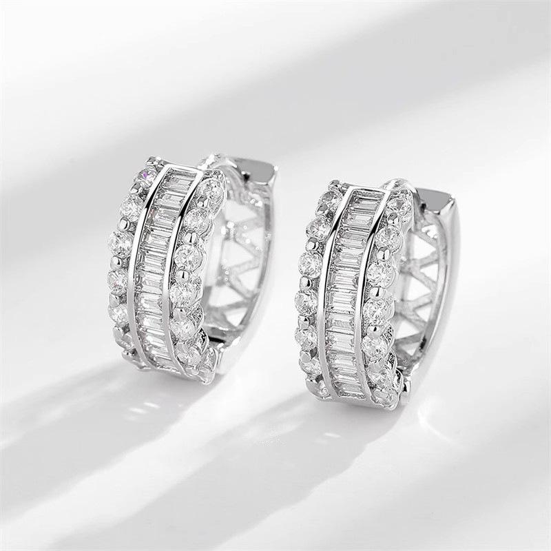 European and American Fashionable Round Zircon High-end Earrings with A Casual and Stylish Design, Daily Dating Accessories