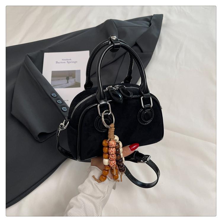 High-end niche bag women's 2025 new fashion messenger bag Korean version retro hand-held bowling bag shoulder bag