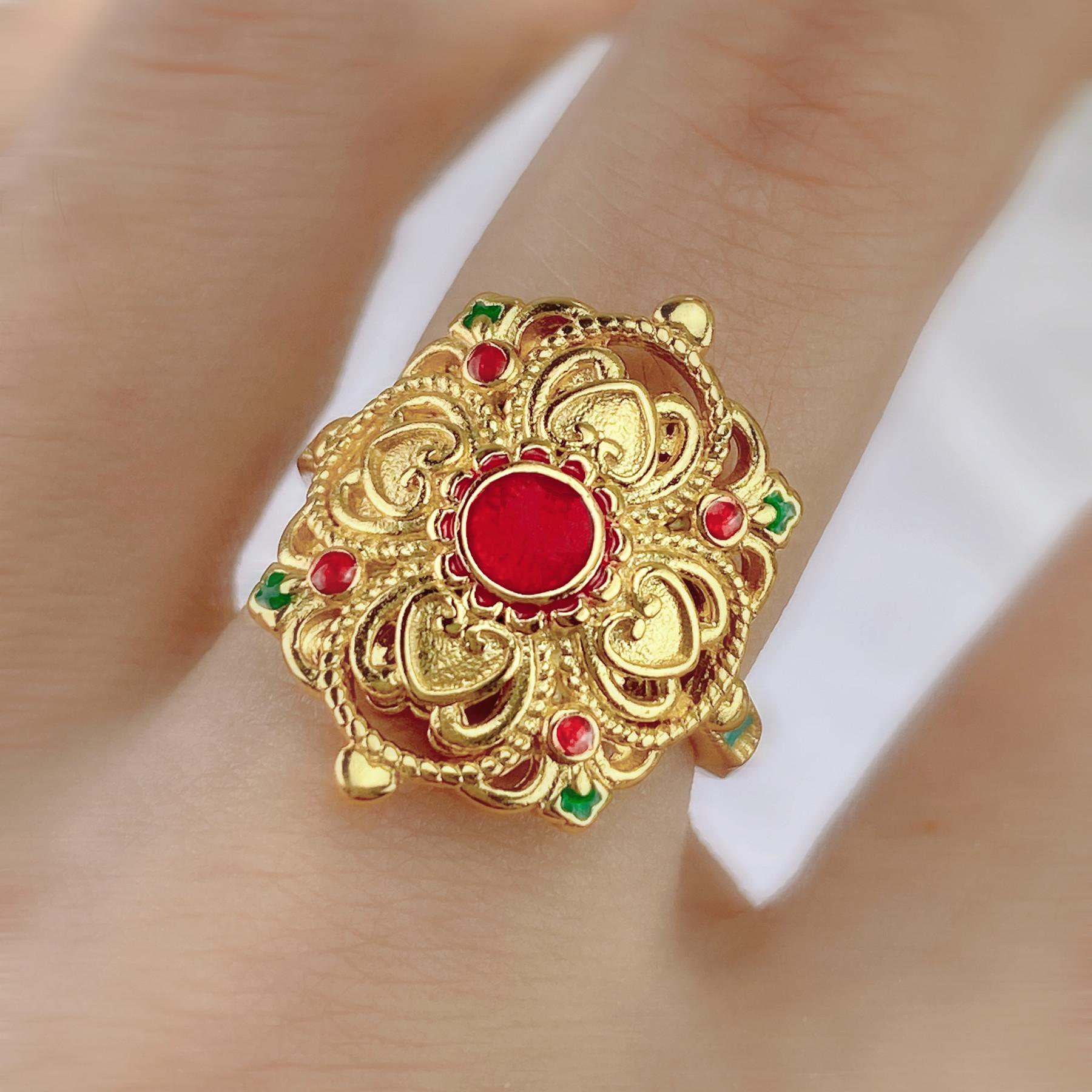 

Матовое брашированное кольцо с регулируемым размером для женщин с цветочным дизайном из красной эпоксидной смолы, покрытое 24-каратным золотом