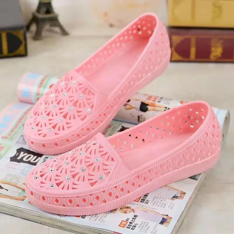 WTEMPO Women Summer Hollow Out Sandals Female Casual Flat Heel Solid Color Shoes Anti-slip Mother's Shoes Nurse's Shoes Beach Shoes