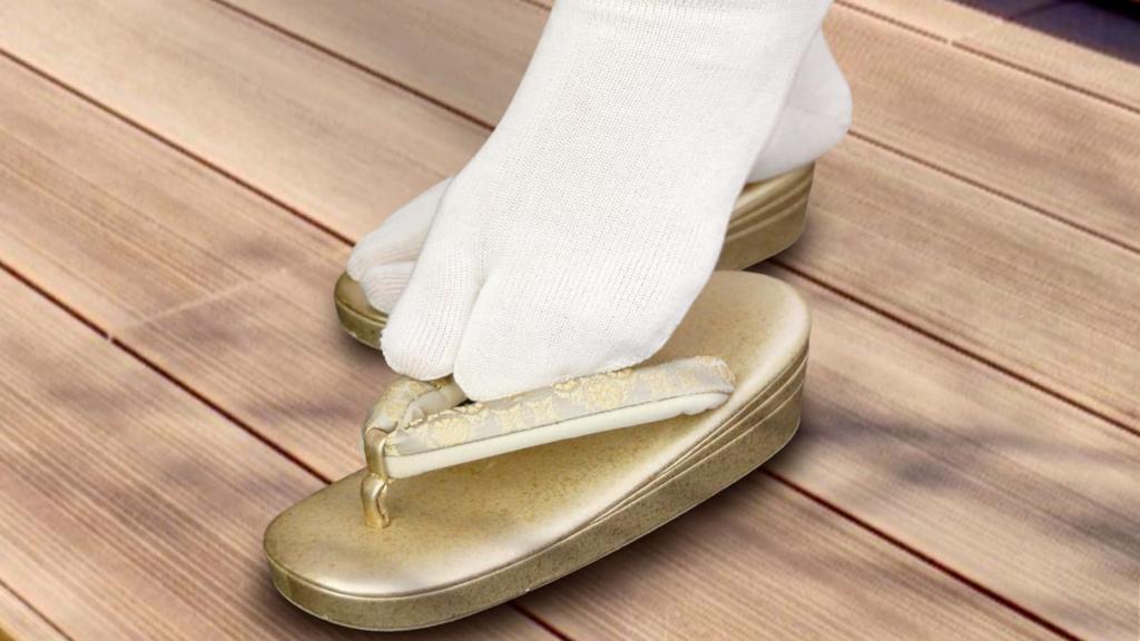 Knittabi Silk and Cotton Socks Tabi-Style (Rose Red)