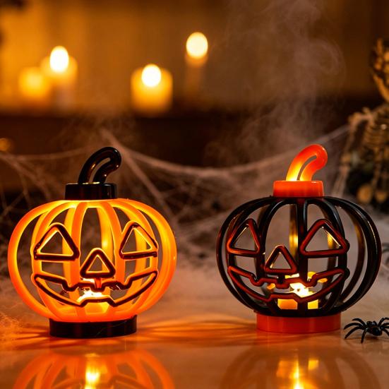Petites Lampes de Nuit Citrouille Lanterne Halloween, Ornement Creux Lumineux LED, Lampe à Piles pour Statue de Fête Décoration Intérieure Extérieure Chaude Maison