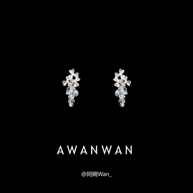 

Awan Wan Cold Style Fashionable Earrings Grape Cluster Pair of silver stud earrings