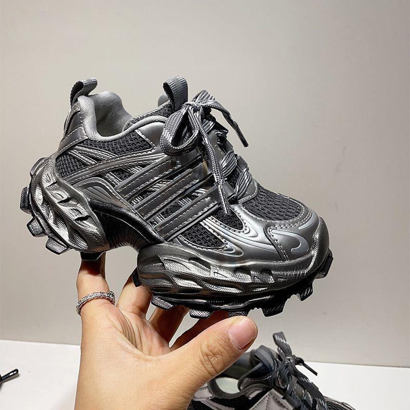 

Красивые спортивные туфли для девочек 6-12 лет, для детей среднего и старшего возраста, тяжелая промышленность, 2025 новинка, детские, увеличивающие рост, для подиума, для легкого бега 37 inner length 23cm серебряный