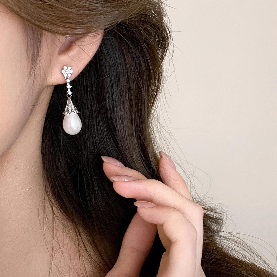 Premium light luxury French retro niche earrings elegant court style zircon flower water drop pearl earrings women