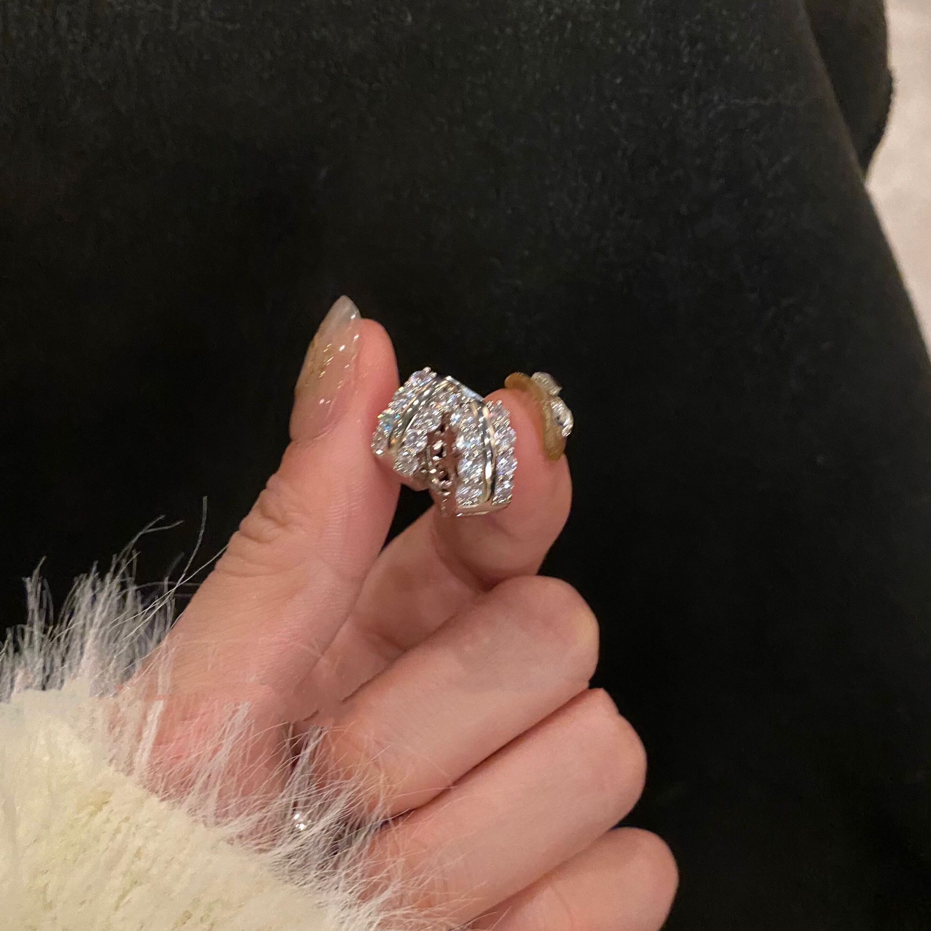 

Серьги Super Flash Sweet And Cool Circle, Niche Design Sense, Advanced Cold Wind Stud Earrings, Женские серьги в иностранном стиле, Женские