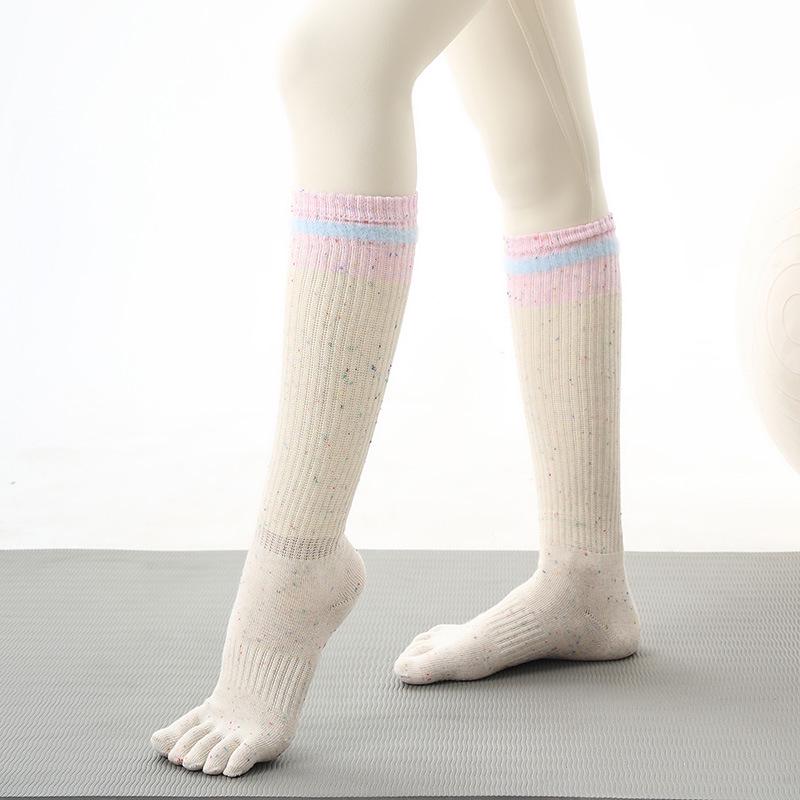 Damen Anti-Rutsch Yoga Socken, Polka Dot Colorblock, Extra Lange Fünf-Zehen Waden Socken für Herbst/Winter Pilates.