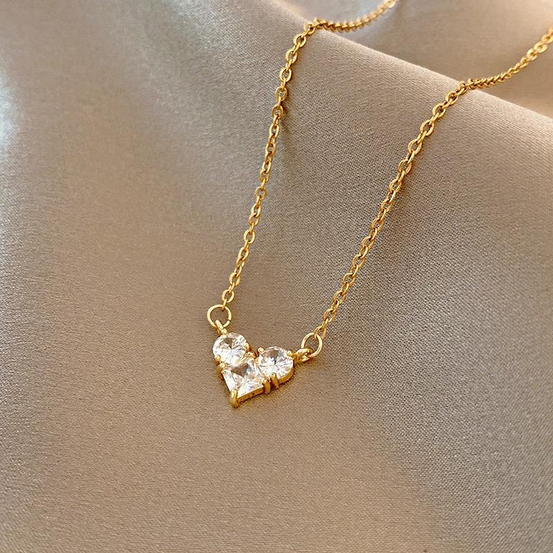 Women Fashion Luxury Zircon Inlaid Heart Pendant Clavicle Chain Necklace