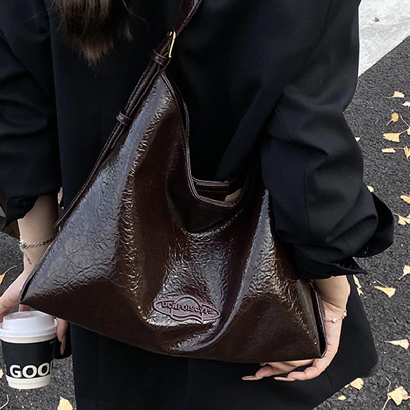Large Capacity Tote Bag Women's Autumn New Retro Handbag Casual Commuter Shoulder Armpit Bag