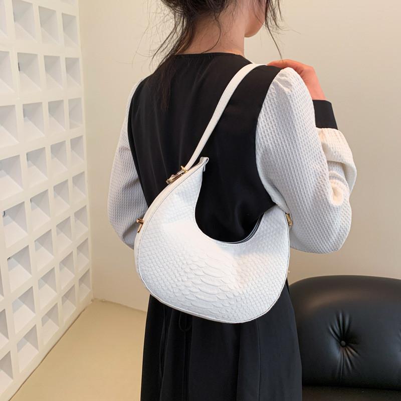 Retro Minimalist Crescent Bag 2023 New Women's Bag Street Fashion Shoulder Bag Trendy Armpit Bag