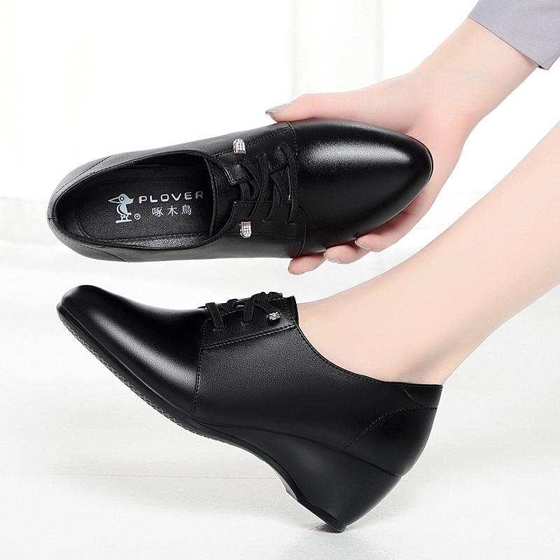 Fashion Mom Shoes Soft Sole Comfortable Singles Shoes Middle-Aged Flat Shoes Middle-Aged Elderly Wedge-Lace Leather Shoes Spring Style