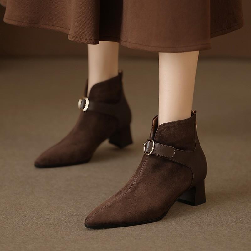 

Модные туфли на квадратном каблуке, осенние новинки, замшевые ботильоны с острым носком, металлической пряжкой и задней молнией, противоскользящие, износостойкие 40