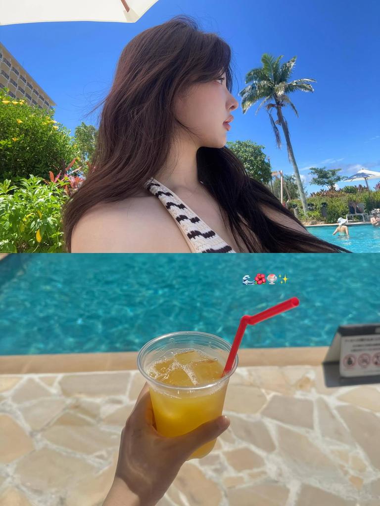 Striped Two-Piece Swimsuit with Sexy Cut-Out: Chic and Slimming Vacation Style for Women