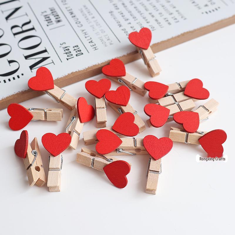 Colored Heart Wooden Clips for Festival Home Decoration and Photo Storage