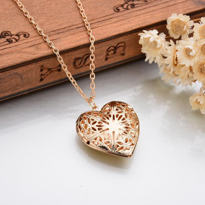 1pc Women Heart Shaped Necklace Hollow Out Heart Photo Box Necklace