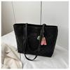 Large capacity casual PU shoulder bag 2025 new fashion pendant commuter bag simple tote bag