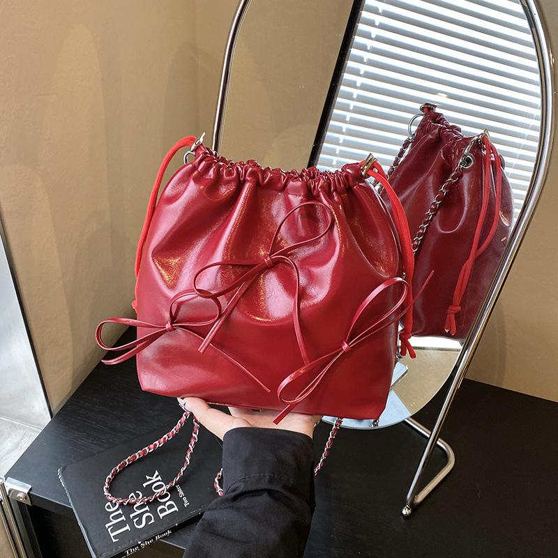 

Bow pleated backpack women s new fashion chain bag summer versatile large capacity backpack красный