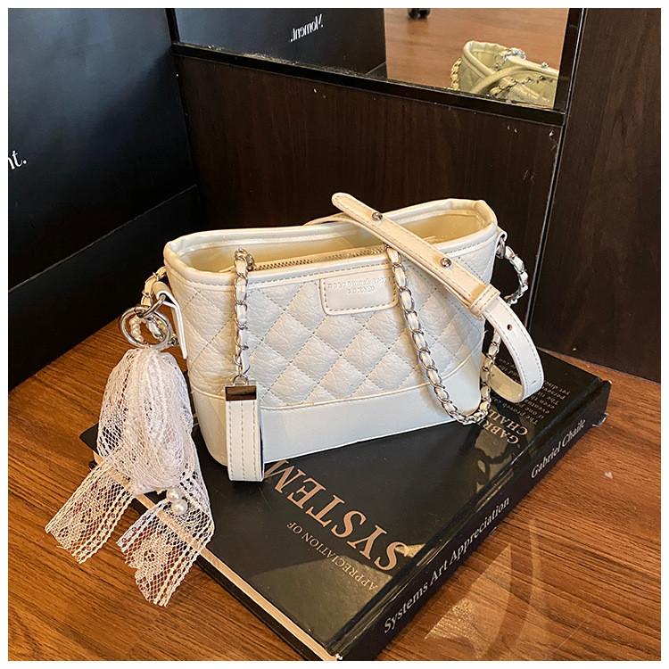 IELGY Diamond Chain Bag Shoulder Crossbody High-End Feeling Ladies Bucket Bag