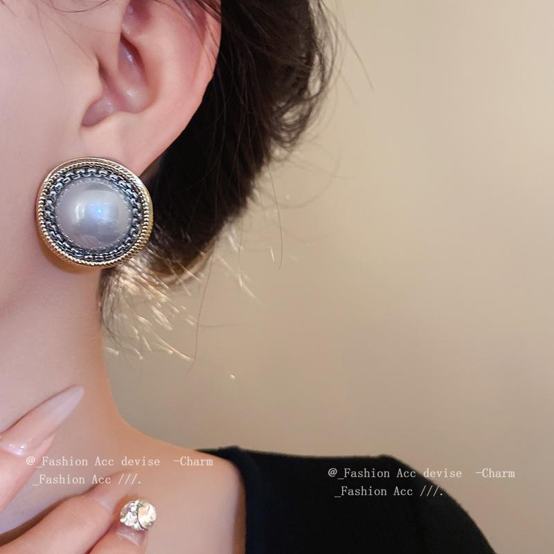 Vintage Medieval Silver Needle Round Artificial Pearl Stud Earrings French Retro Fashion Temperament Earrings Earrings