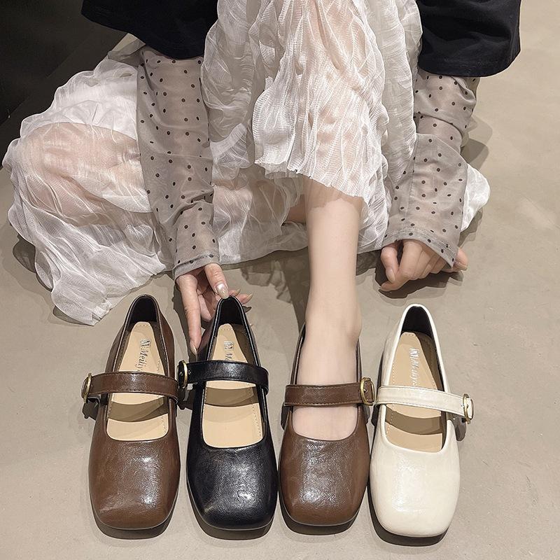 Temperament square head flat sole shoes women's 2025 new spring and autumn French retro Mary Jane small leather shoes light mouth commuter shoes