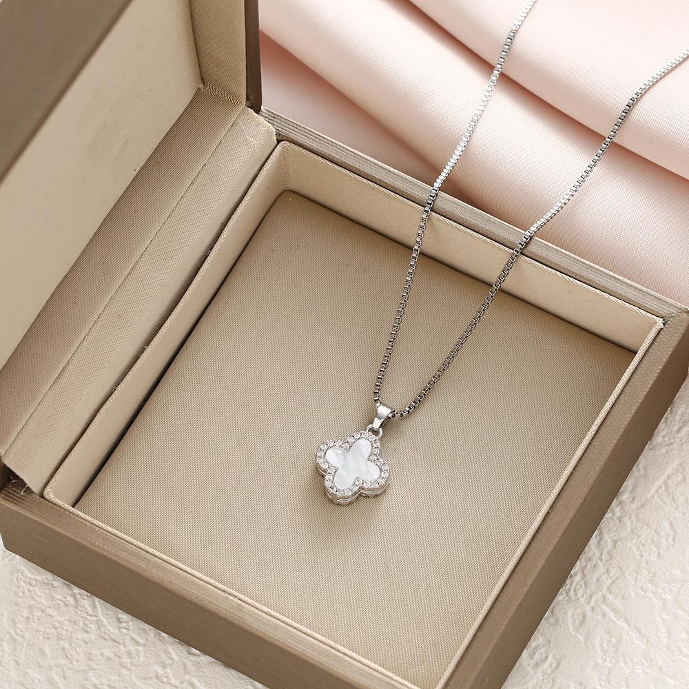 Lucky Clover Titanium Steel Necklace, Feminine Temperament, High-end Feel, Collarbone Chain