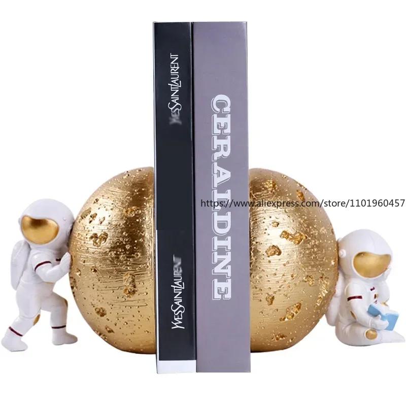 Unique European Style Book Stand with Astronaut Figurine for Office Desk Accessories