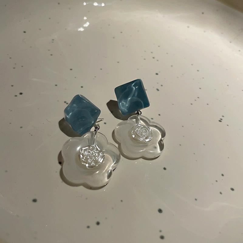Silver Needle Dongdaemun Fresh Colorful Earrings - Simple, Versatile, Luxury Studs with a High-End Sense
