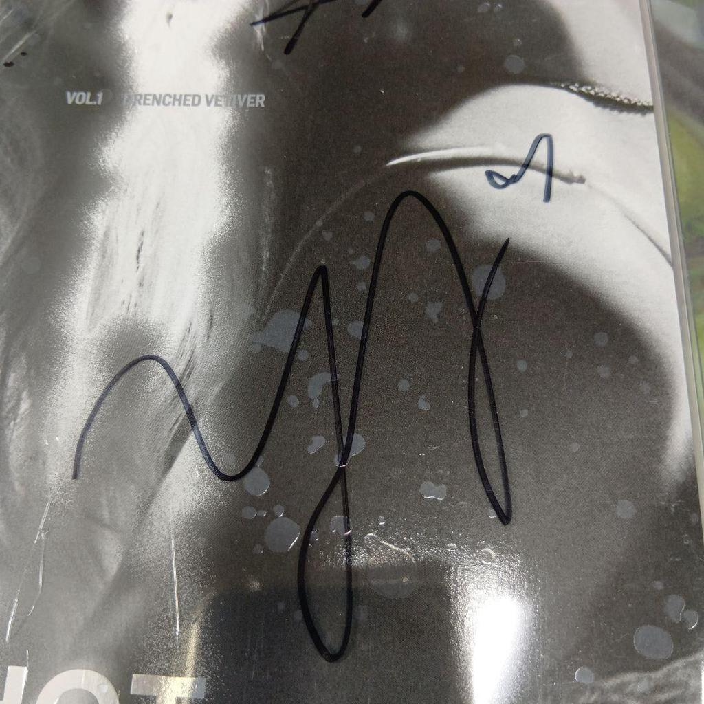 [USED] Le sserafim Promotional Album Not for Sale Signed Le sserafim HOT