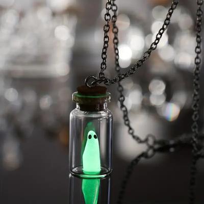 Halloween Leuchtender Kleiner Geist in einer Flasche Anhänger Halskette für Frauen Schmuck Festival Geschenke