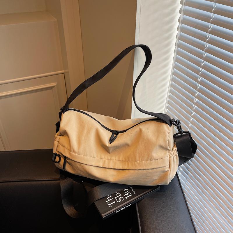 

Spring and summer new fashionable large-capacity women s high-end casual messenger bag shoulder bag sports pillow bag хаки