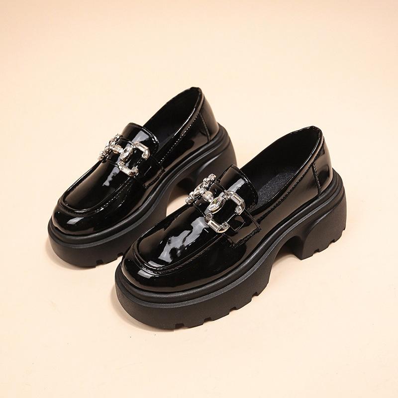 საგაზაფხულო შემოდგომა ახალი რომაული ლოფერები ქალებისთვის მოდური სქელი ძირები, მოცურების საწინააღმდეგო Rhinestones შავი ტყავის პლატფორმა ძვირადღირებული ფეხსაცმელი ქალბატონებისთვის