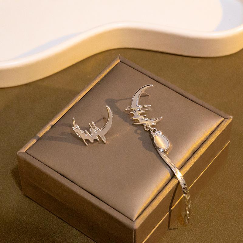 

Женские крутые несовпадающие серьги с подвесками в форме луны с кисточкой, крутые асимметричные серьги с луной, длинные серьги-гвоздики в форме луны