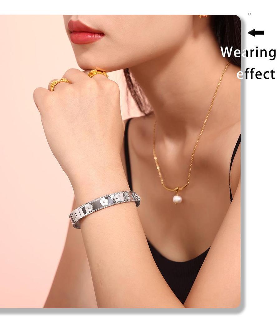 Exquisite Temperament Kaleidoscope Ring & Flower Bracelet Set in 18K Gold-Plated Titanium Steel