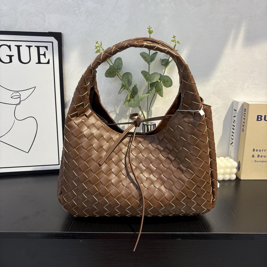 Cross-border bag women's large-capacity 2026 new trendy fashion woven portable bucket bag versatile commuter tote bag