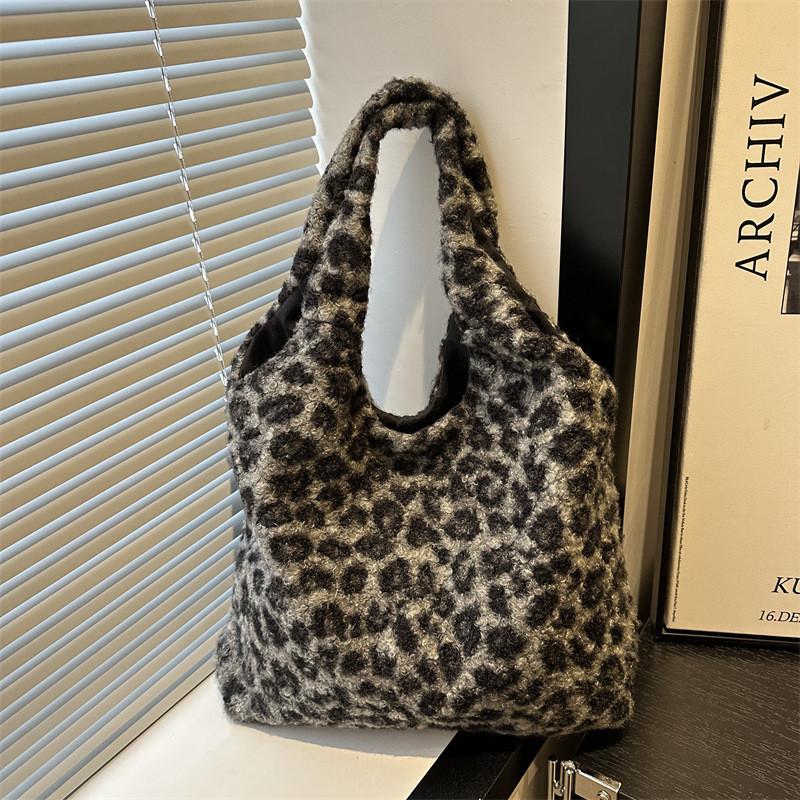 Trendy Autumn Chic Canvas Tote Bag For Women With Spacious Design For Daily Use